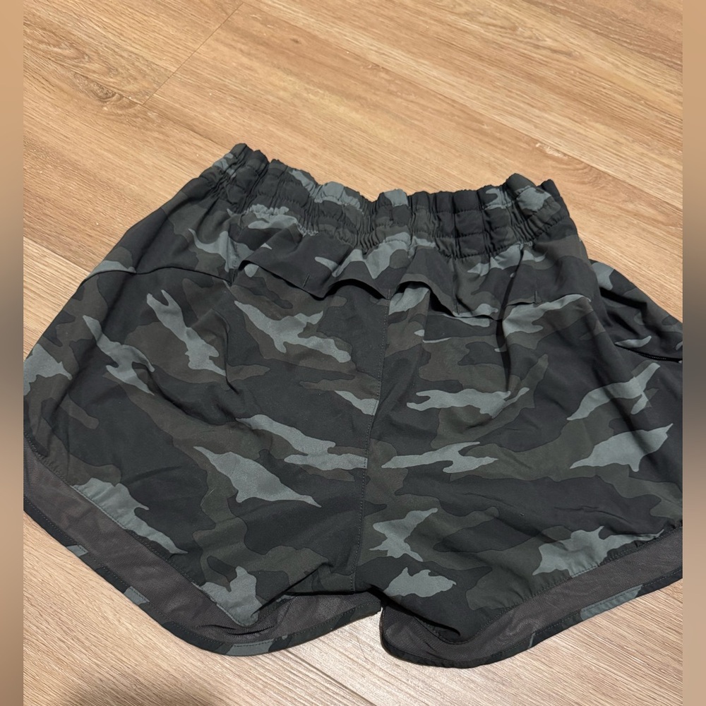 Athleta Mesh Racer Run Short 4” - Picture 2 of 7